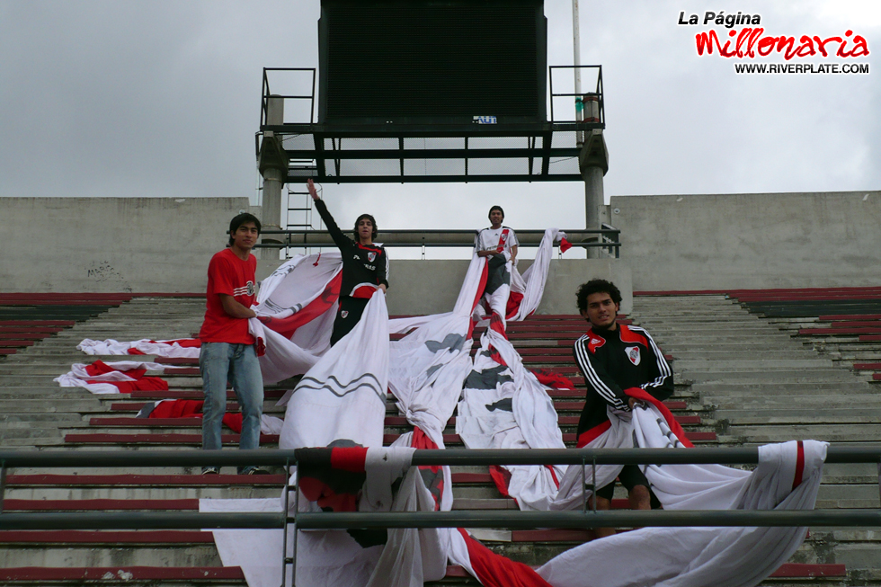 River vs Independiente (Beneficio - Salta 2009) 18